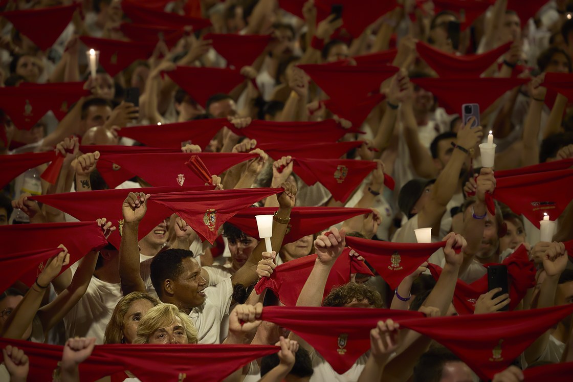 Pobre de mí pendant la dernière nuit de San Fermín